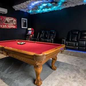 8 Bedroom Estate Near World , Davenport United States